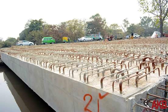 Girders are being launched for the crossing of the canal